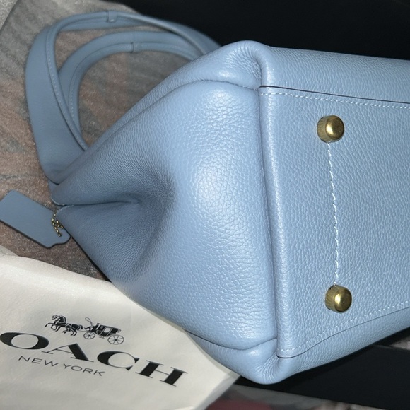 Beautiful Coach Lana Shoulder Bag - Picture 7 of 13